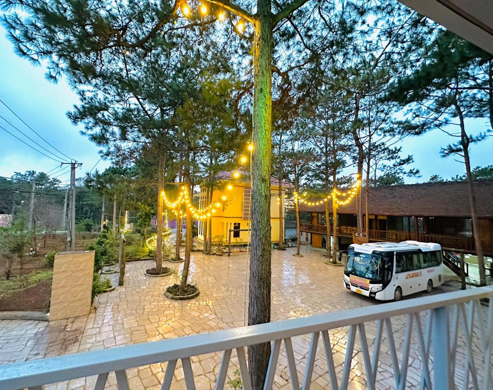 Henisi Homestay Mang Den Kon Von Kla Экстерьер фото